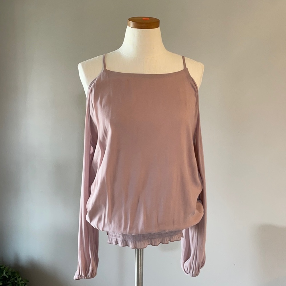 KLD Cold shoulder long sleeve blousy top. Smocked waist, Blush color size SM